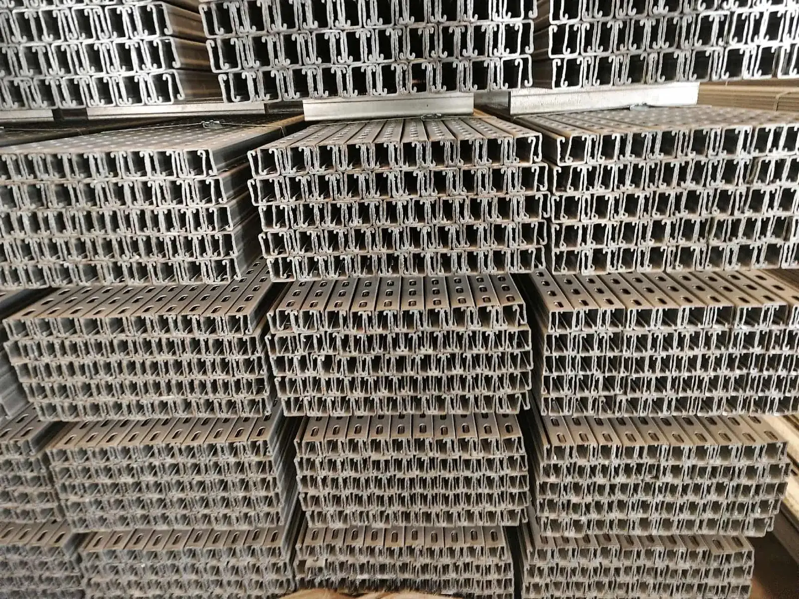 云南玉溪8MW精细化工园光伏项目:BIPV一体化防水支架选型复盘与落地决策指南