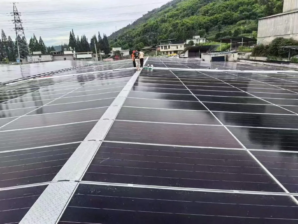 攀枝花15MW纺织印染厂屋顶/地面分布式光伏项目复盘：重防腐锌铝镁支架系统选型与落地指南
