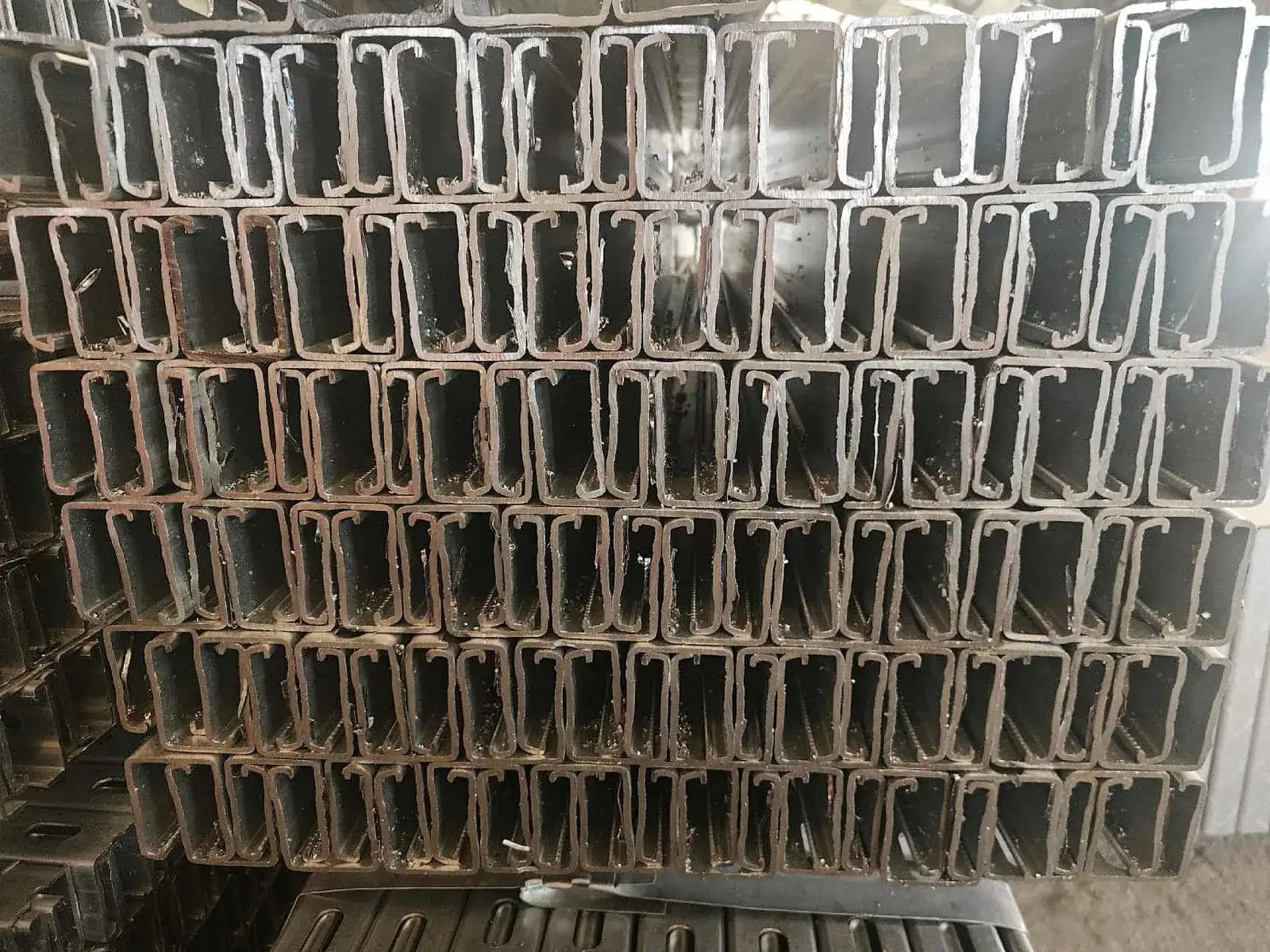 四川泸州25MW数据中心分布式光伏抗风揭与荷载复核方案复盘及选型指南